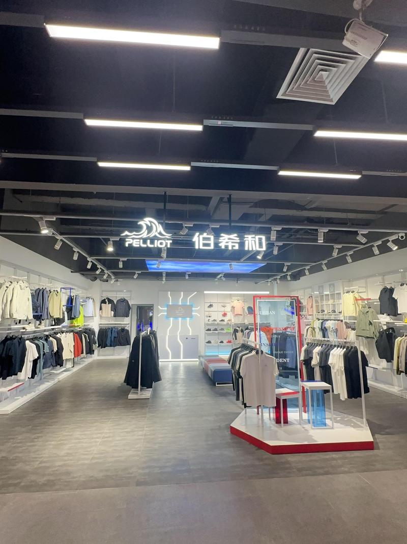 海口美兰区服装店：都市潮流风向标